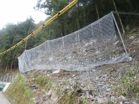 落石・土砂から人・建物・道路を守る防止柵<br>「ハイジュールネット」